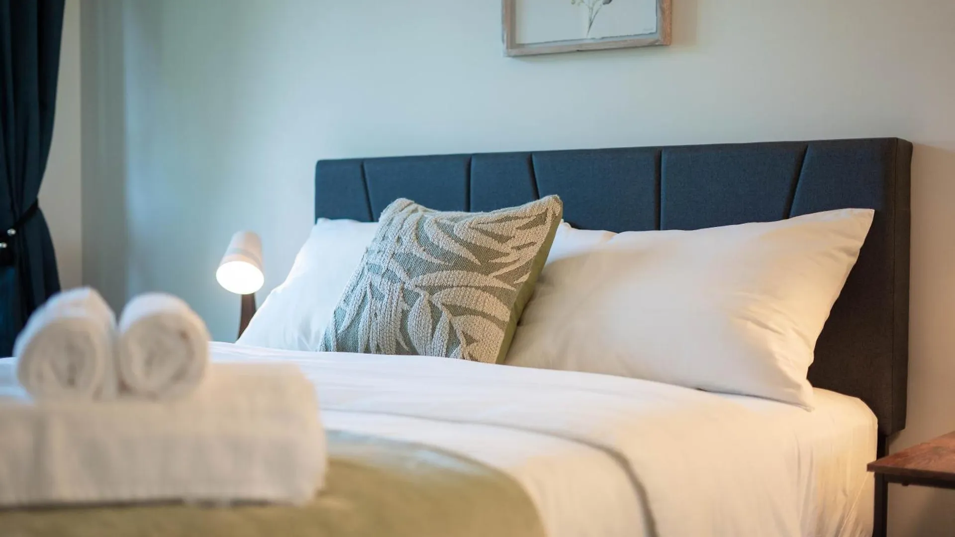 Modern 2Br Downtown Condo, Lakeshore, Exhibition Place, Fort York Toronto Apartment