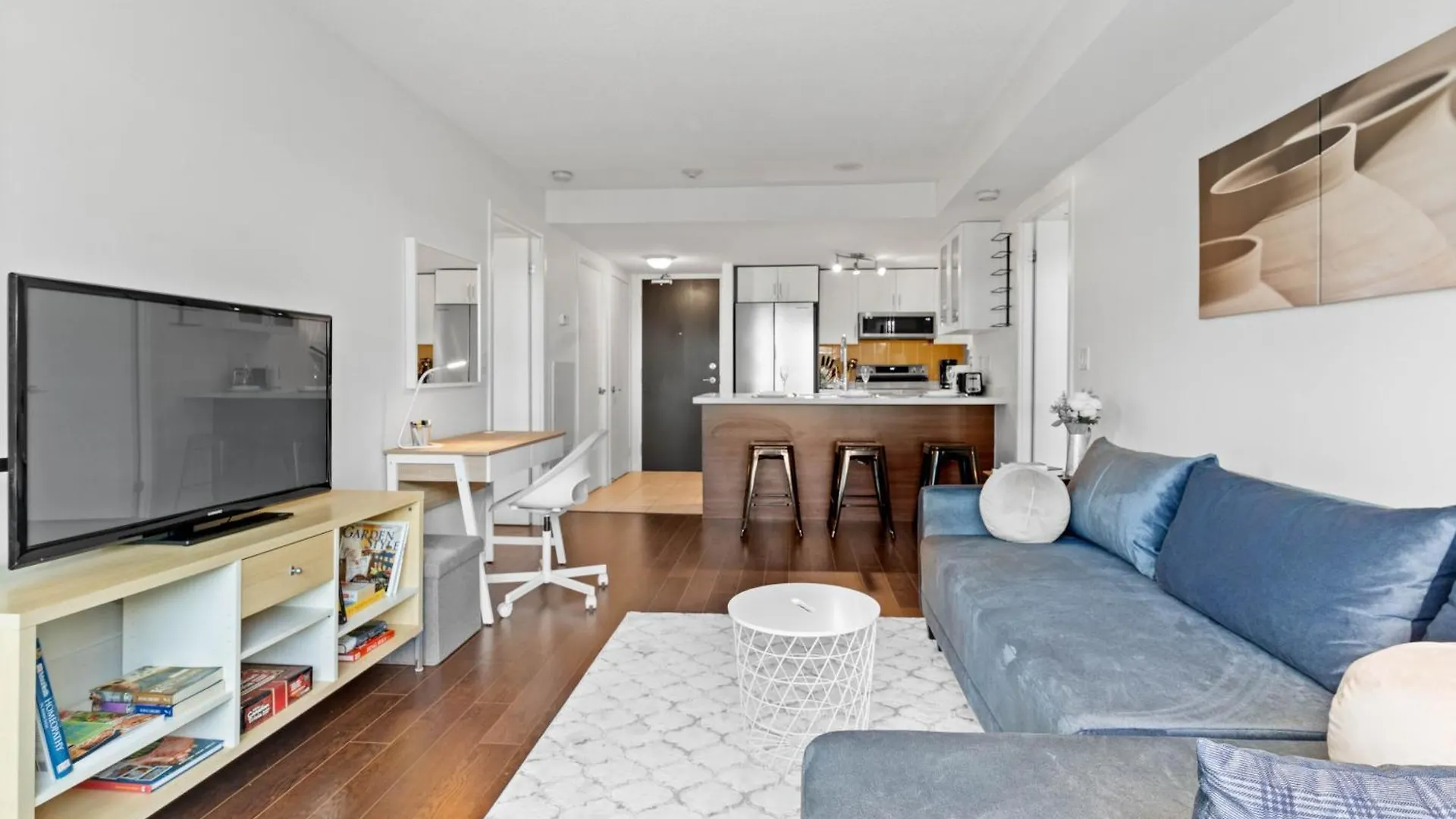 Apartment Modern 2Br Downtown Condo, Lakeshore, Exhibition Place, Fort York Toronto Canada